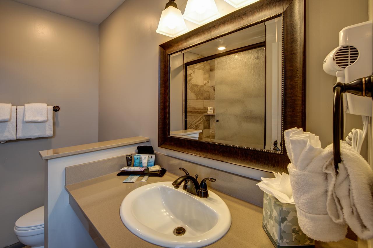 Sky Ranch Lodge - thumb 8