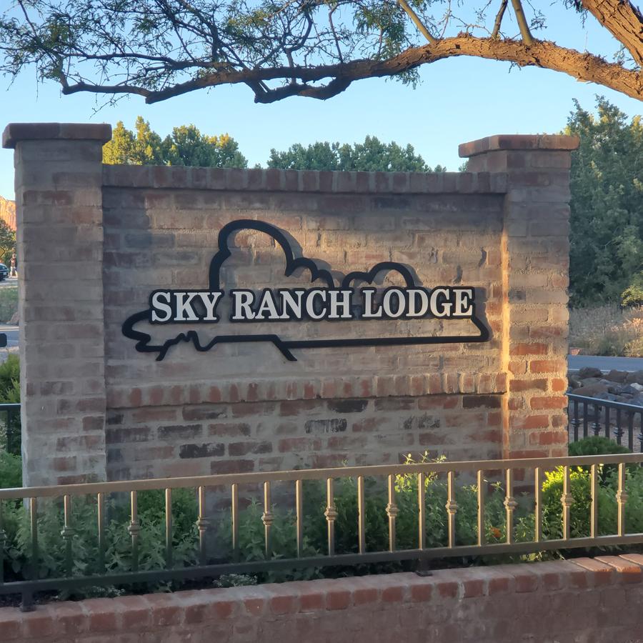 Sky Ranch Lodge - thumb 31