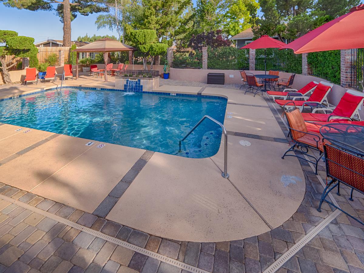 Sky Ranch Lodge - thumb 15