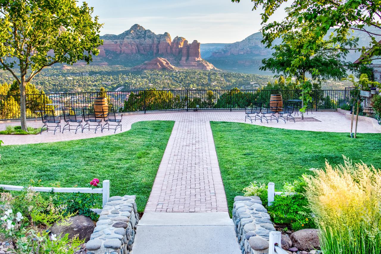 Sky Ranch Lodge - thumb 3