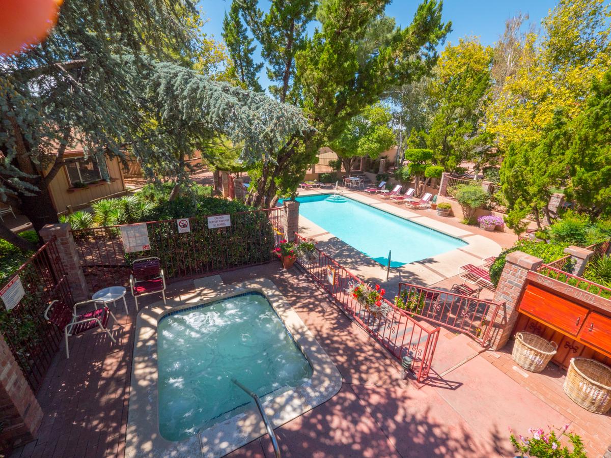 Sky Ranch Lodge - thumb 42