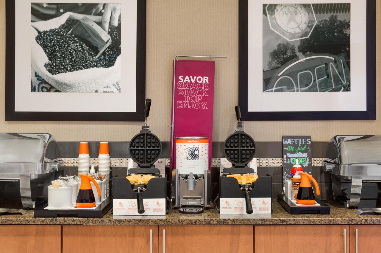 Hampton Inn & Suites Phoenix Glendale-Westgate - thumb 2