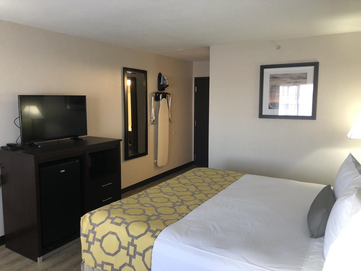 Baymont By Wyndham Phoenix I-10 Near 51st Ave - thumb 33