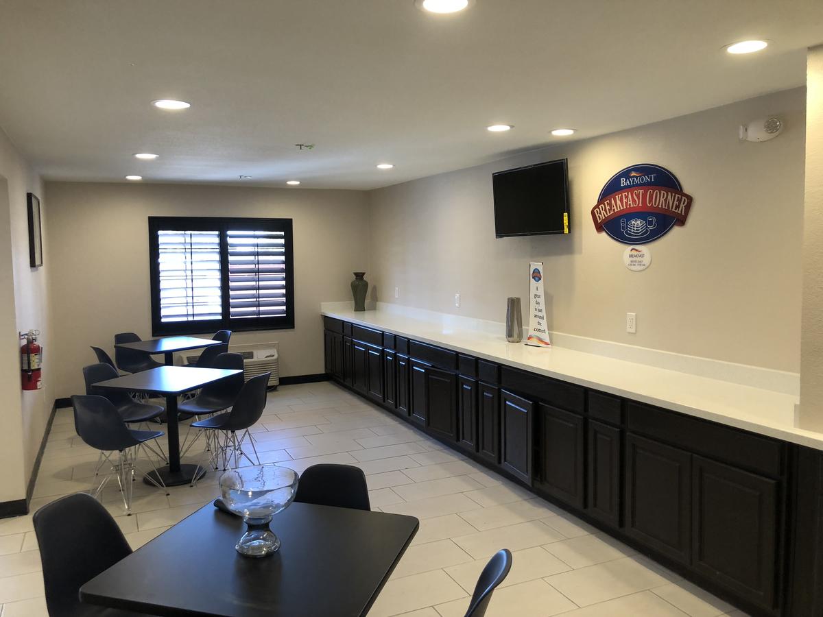 Baymont By Wyndham Phoenix I-10 Near 51st Ave - thumb 36