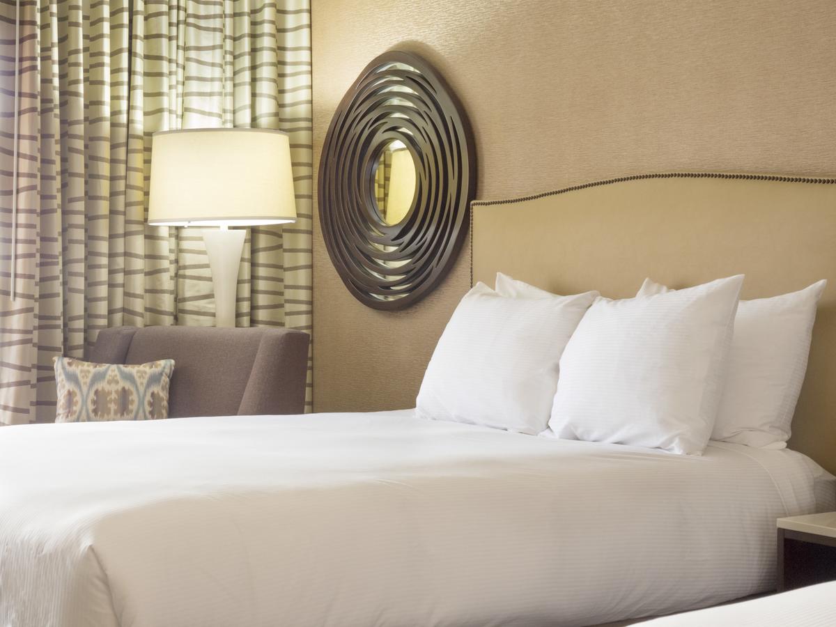 Hilton Phoenix Airport - thumb 10