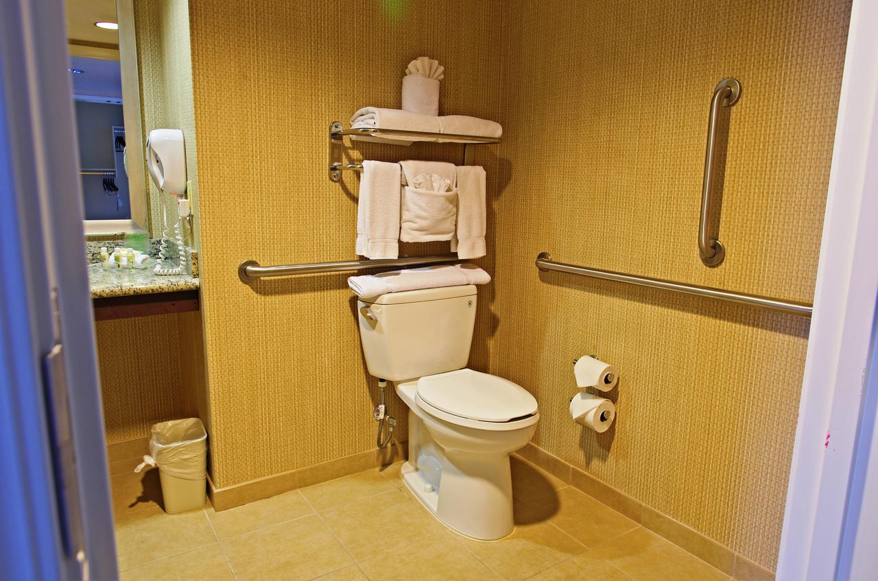 Holiday Inn Phoenix Airport - thumb 26