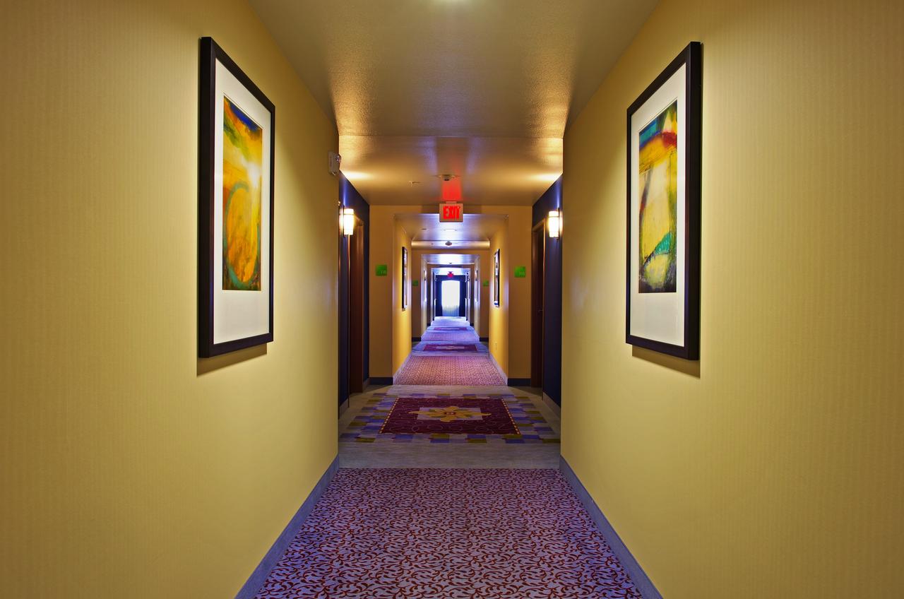 Holiday Inn Phoenix Airport - thumb 36