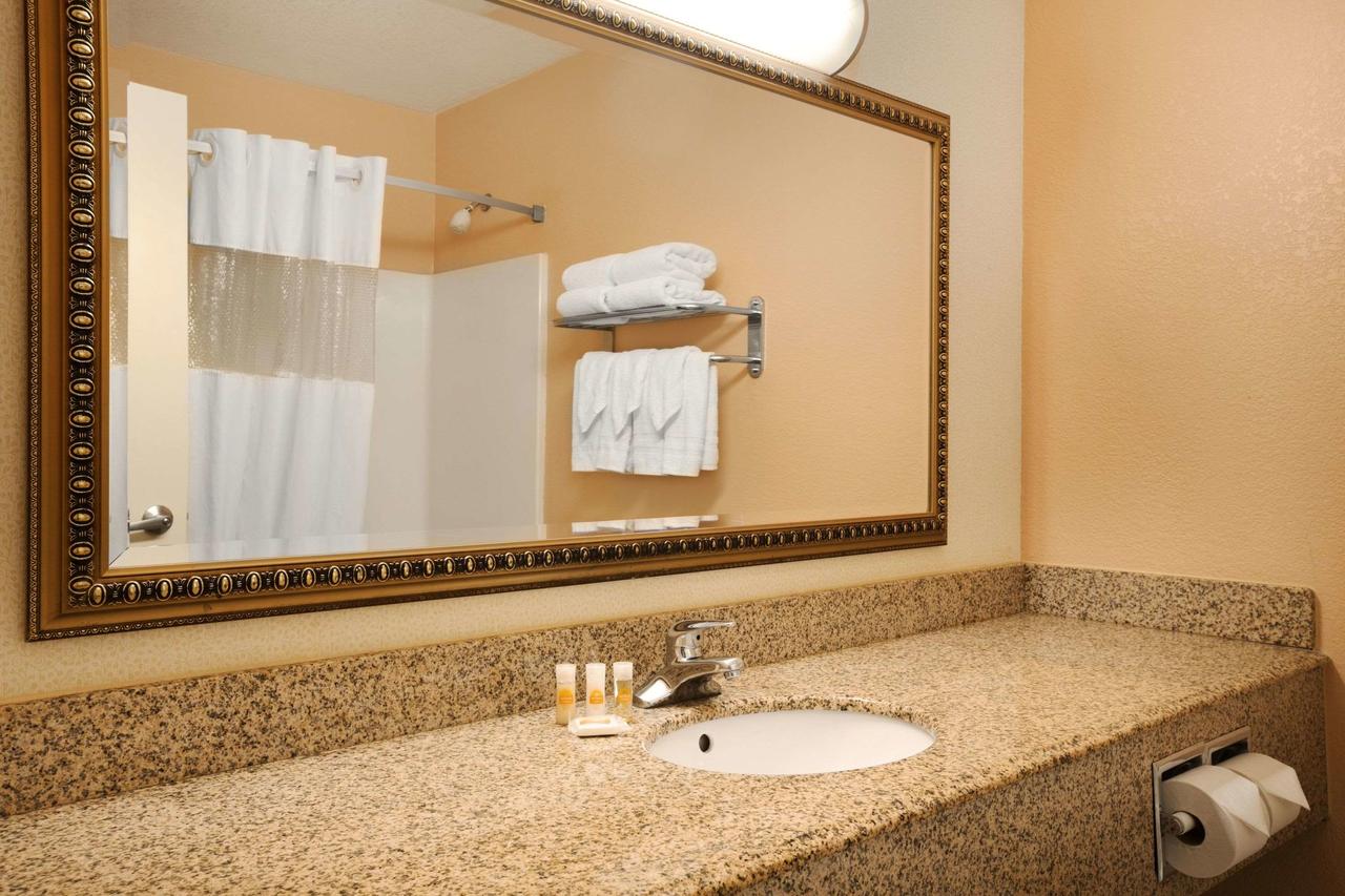 Days Inn & Suites By Wyndham Surprise - thumb 27