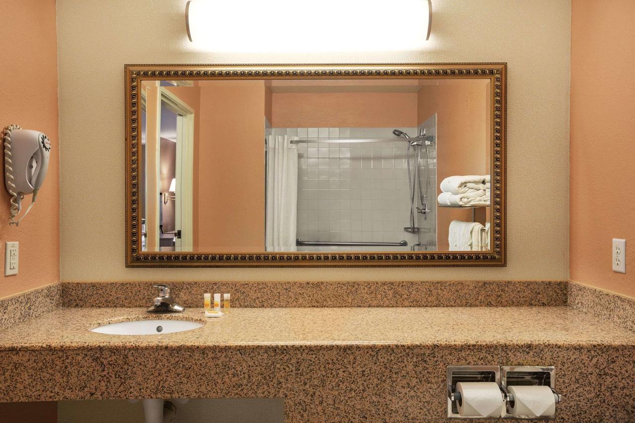 Days Inn & Suites By Wyndham Surprise - thumb 32