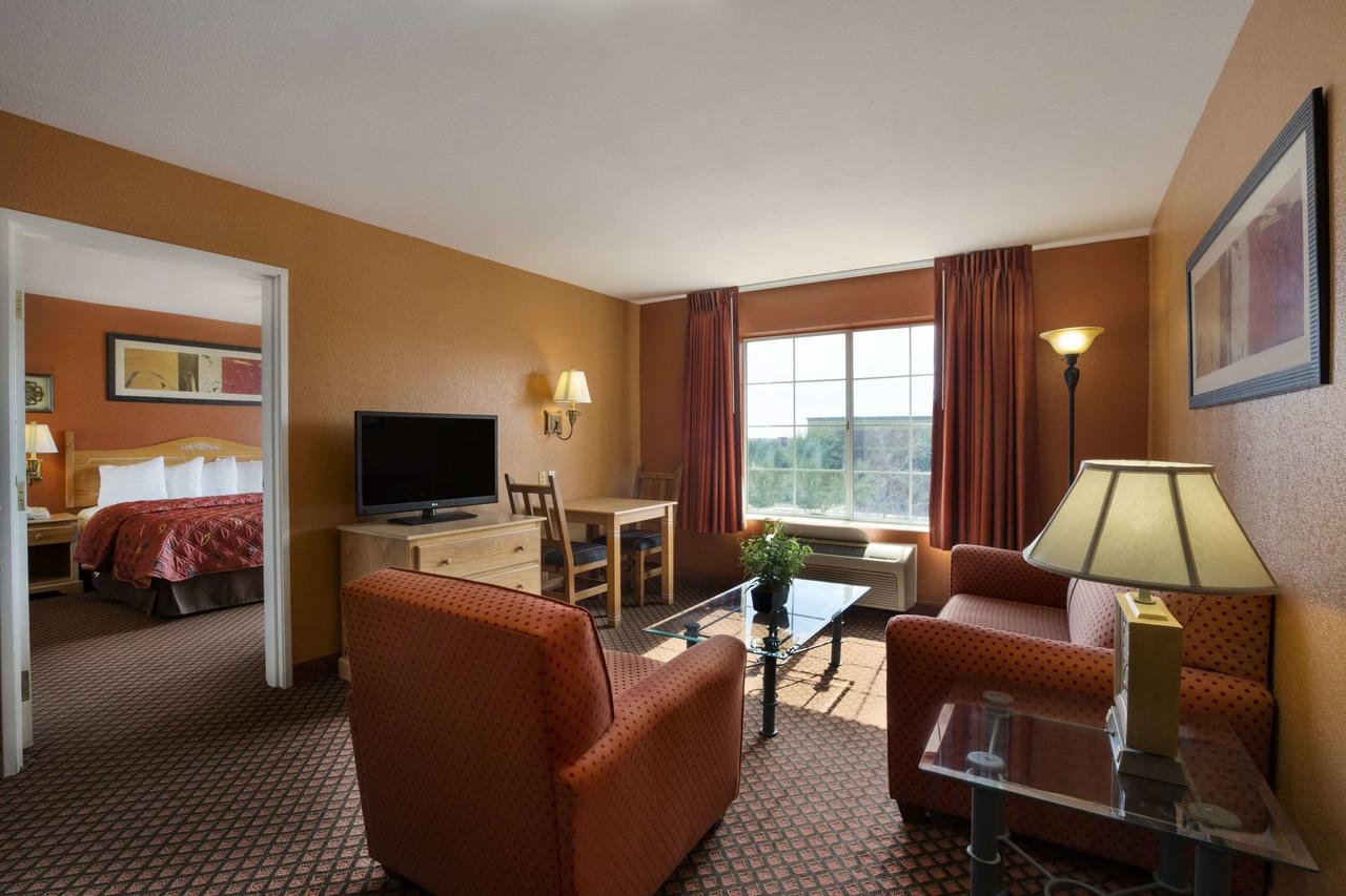 Days Inn & Suites By Wyndham Surprise - thumb 16