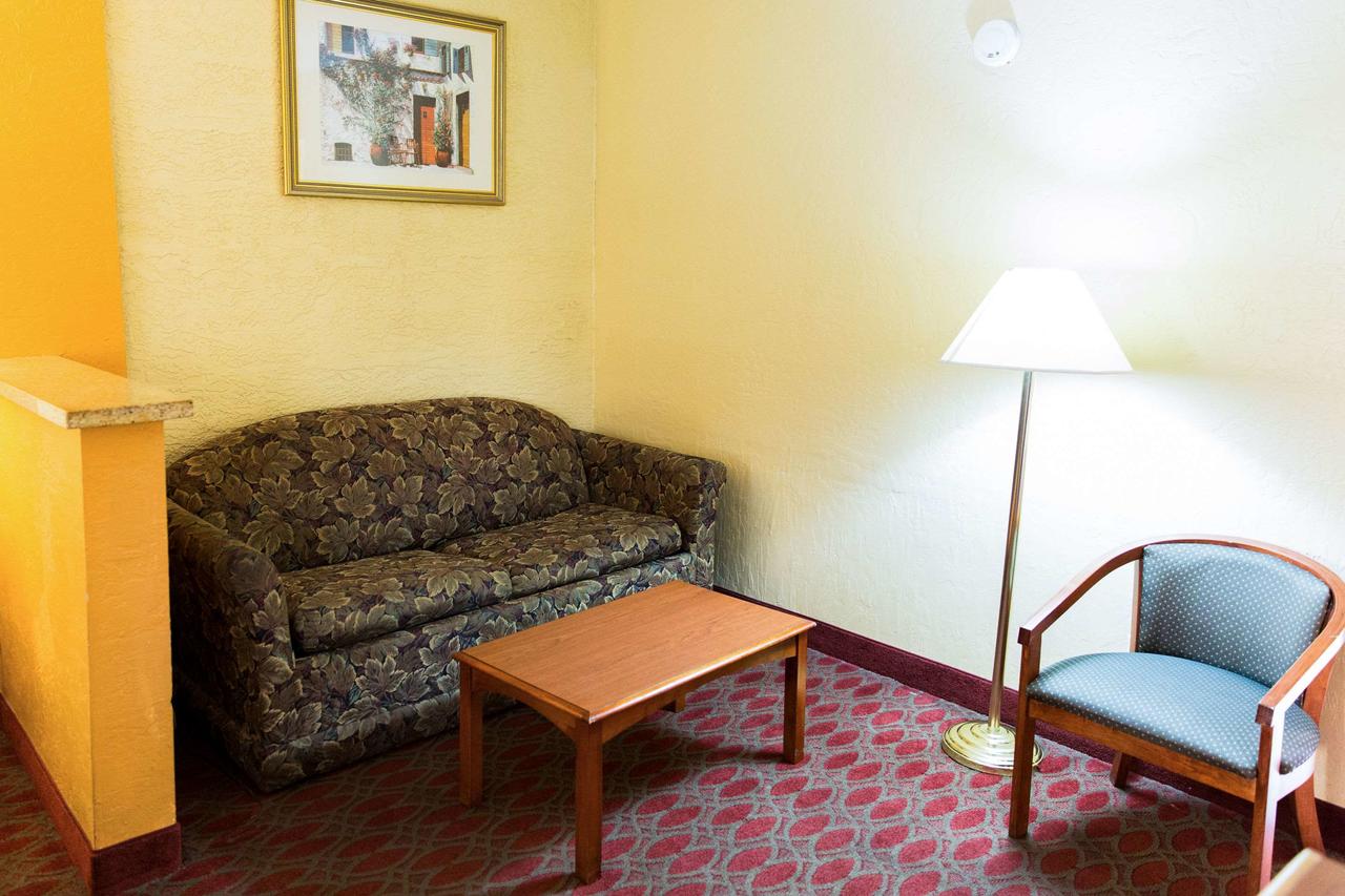 Quality Inn And Suites Goodyear - thumb 31