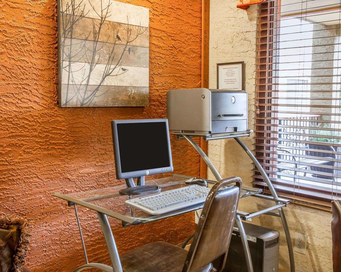 Quality Inn And Suites Goodyear - thumb 4