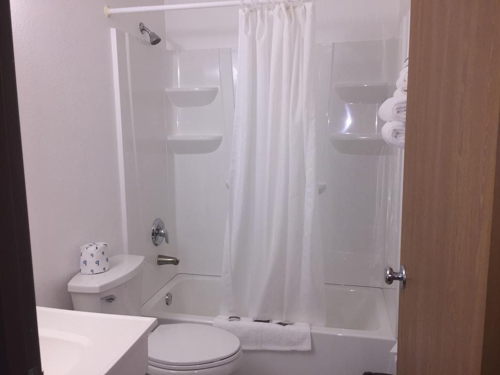 Americas Choice Inn & Suites - thumb 33