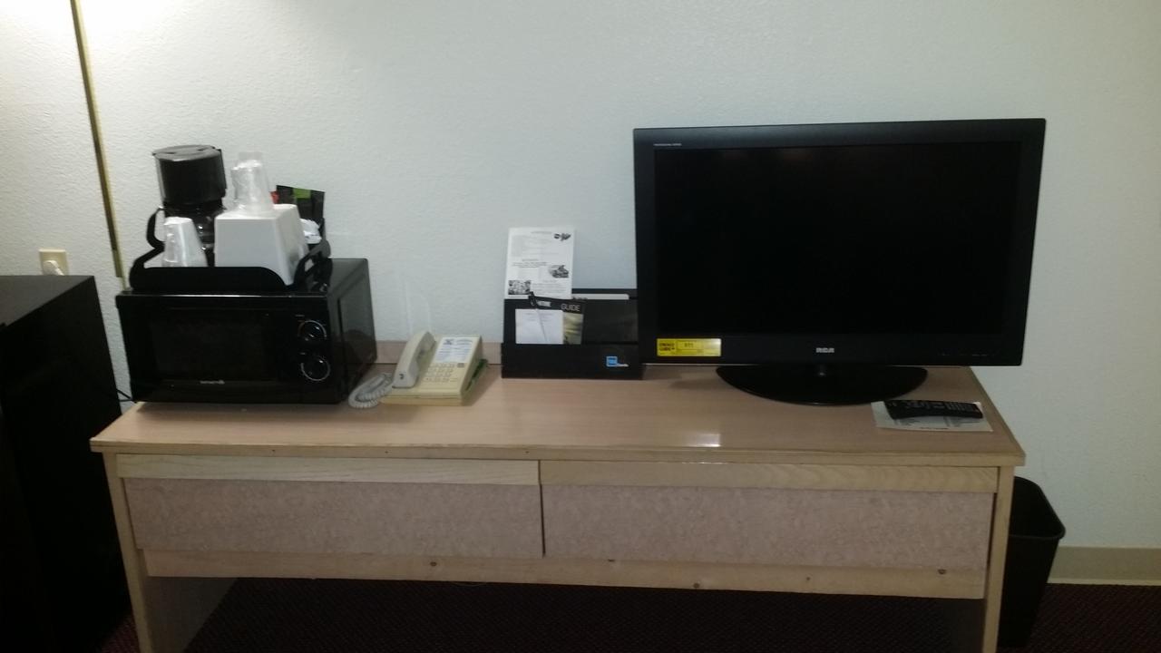 Americas Choice Inn & Suites - thumb 26