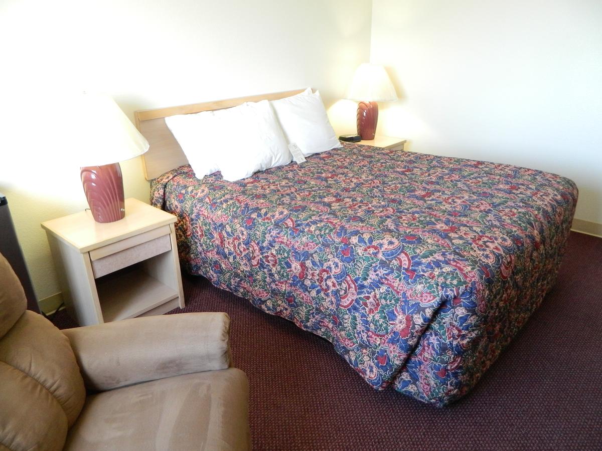 Americas Choice Inn & Suites - thumb 23