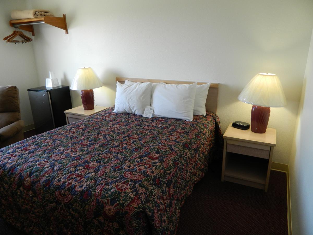 Americas Choice Inn & Suites - thumb 22