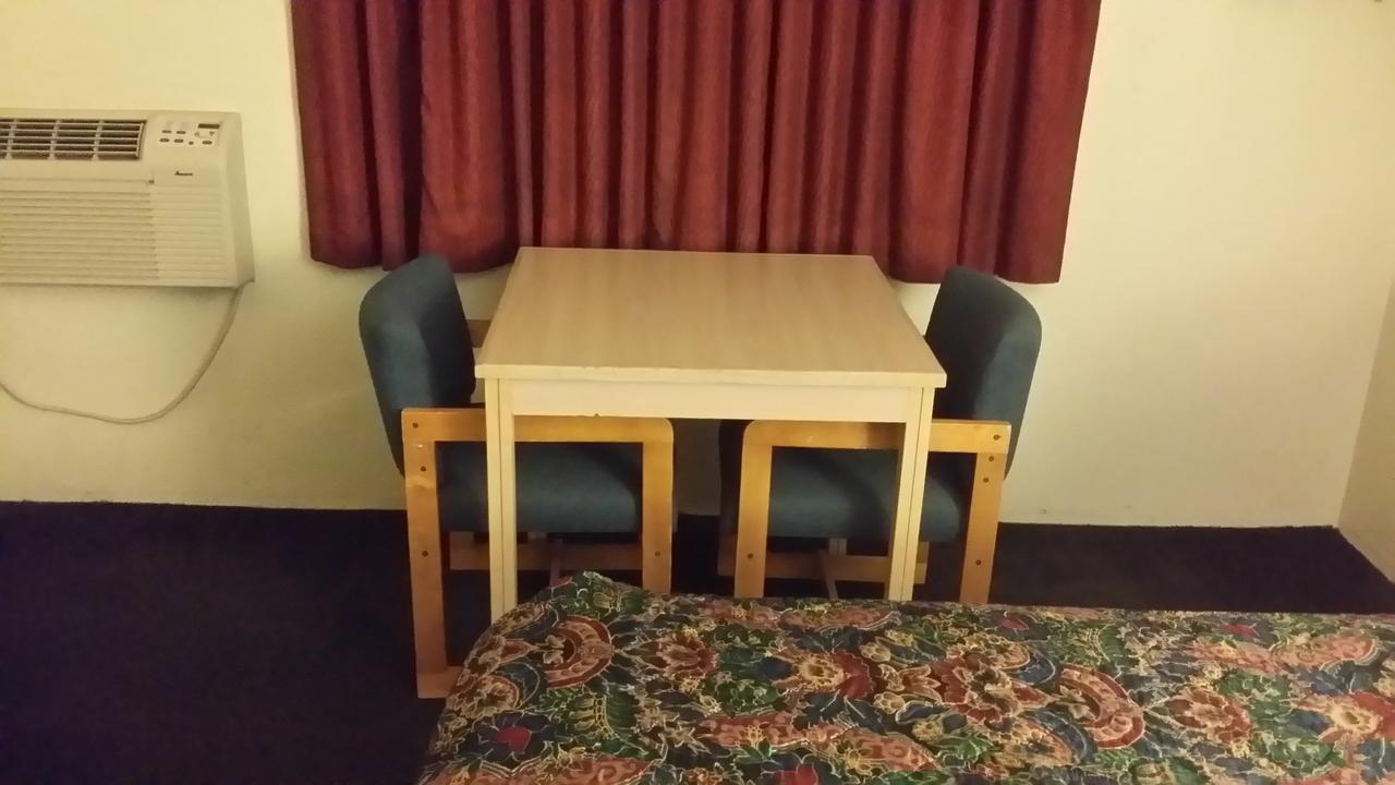 Americas Choice Inn & Suites - thumb 1