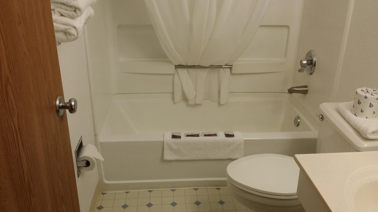 Americas Choice Inn & Suites - thumb 25