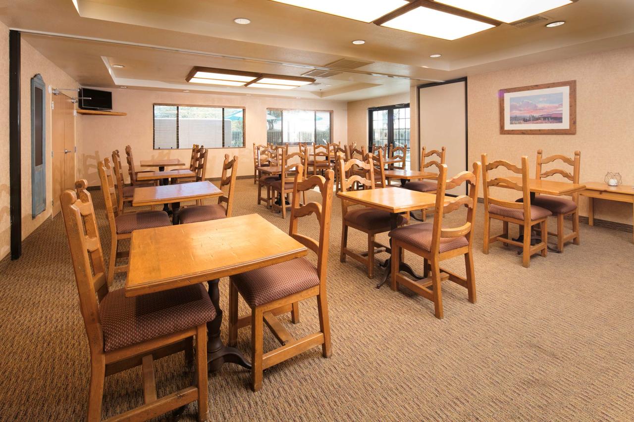 Red Lion Inn & Suites Goodyear - thumb 2