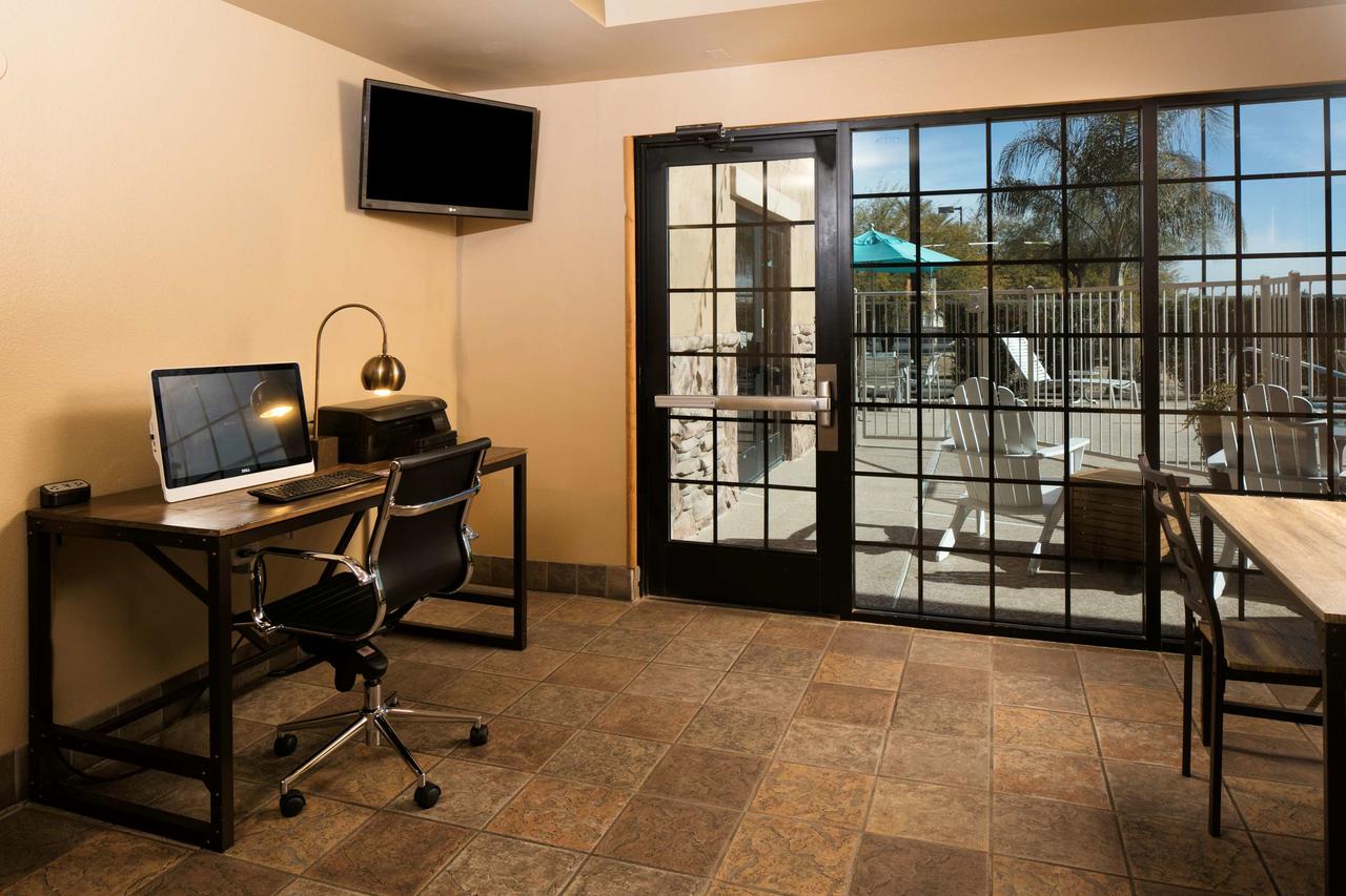 Red Lion Inn & Suites Goodyear - thumb 6