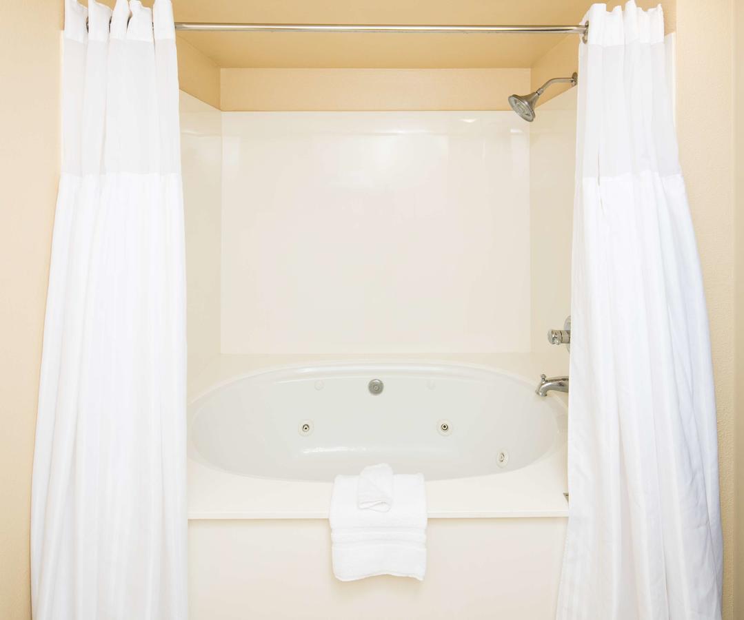 Red Lion Inn & Suites Goodyear - thumb 7