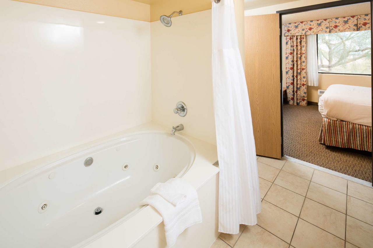 Red Lion Inn & Suites Goodyear - thumb 8