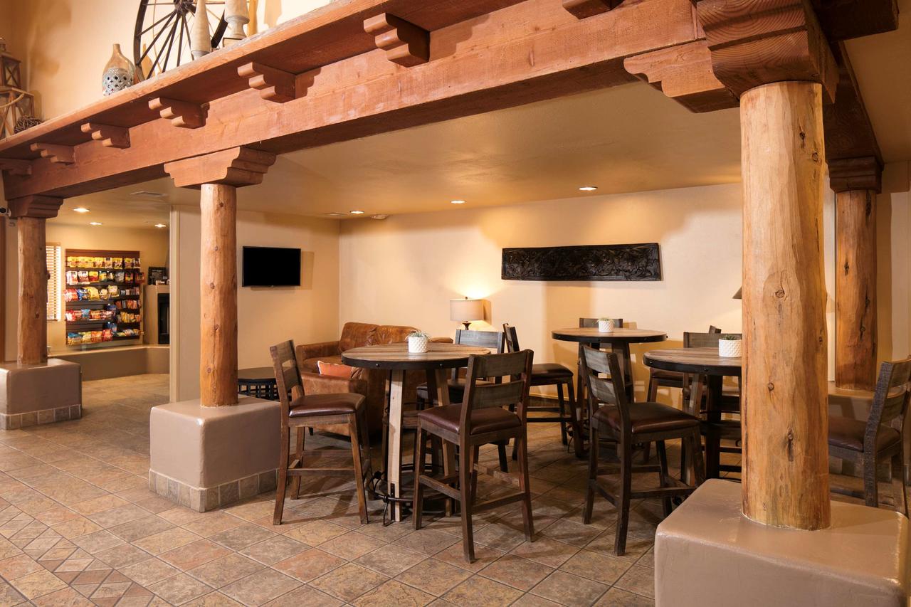 Red Lion Inn & Suites Goodyear - thumb 3