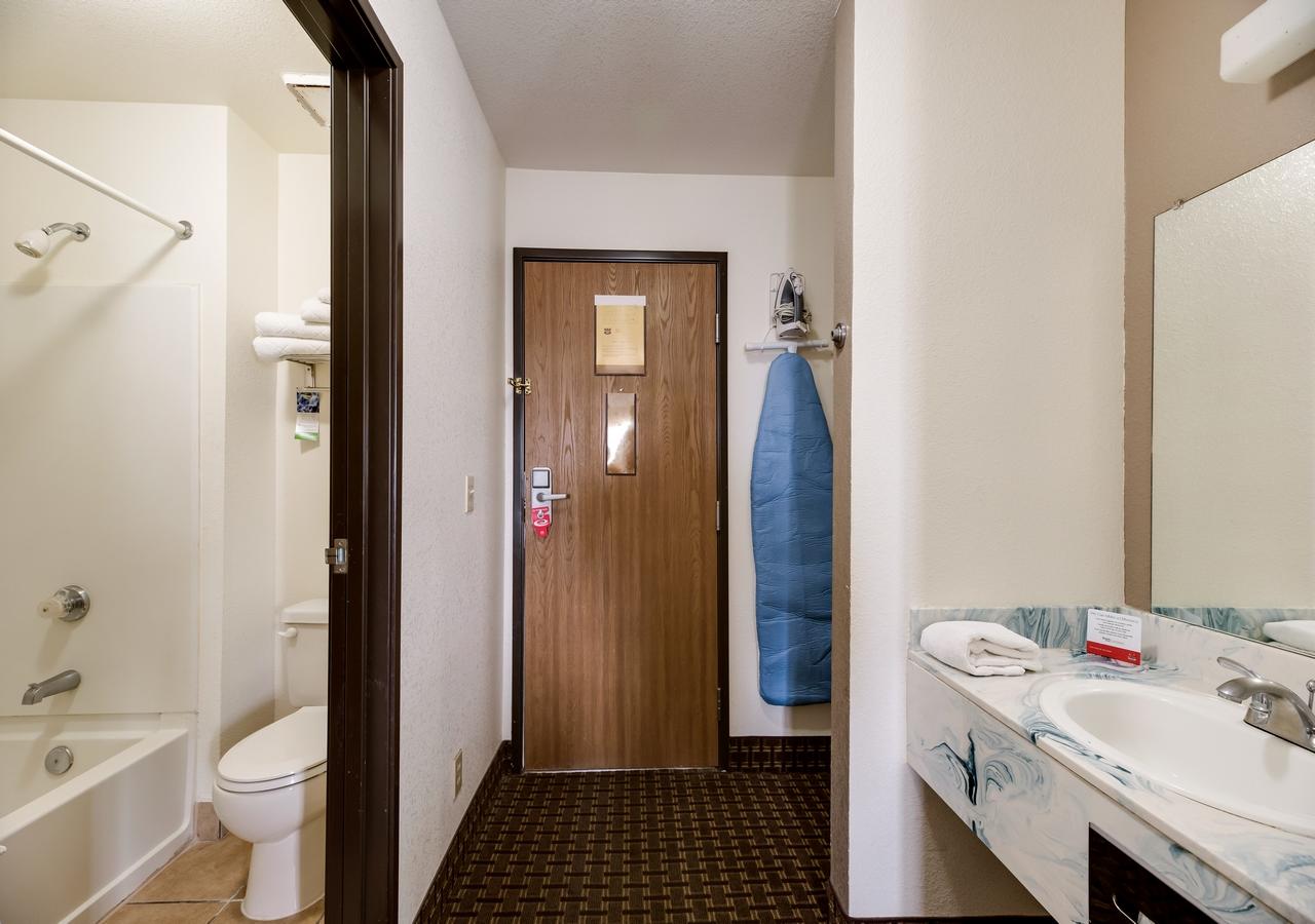 Econo Lodge Inn & Suites - thumb 15