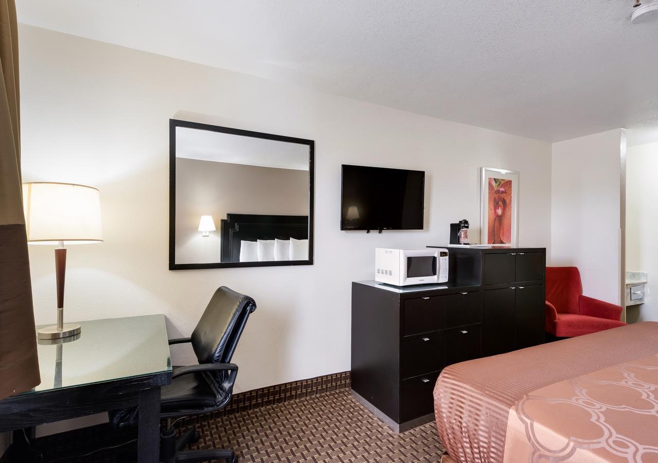 Econo Lodge Inn & Suites - thumb 11