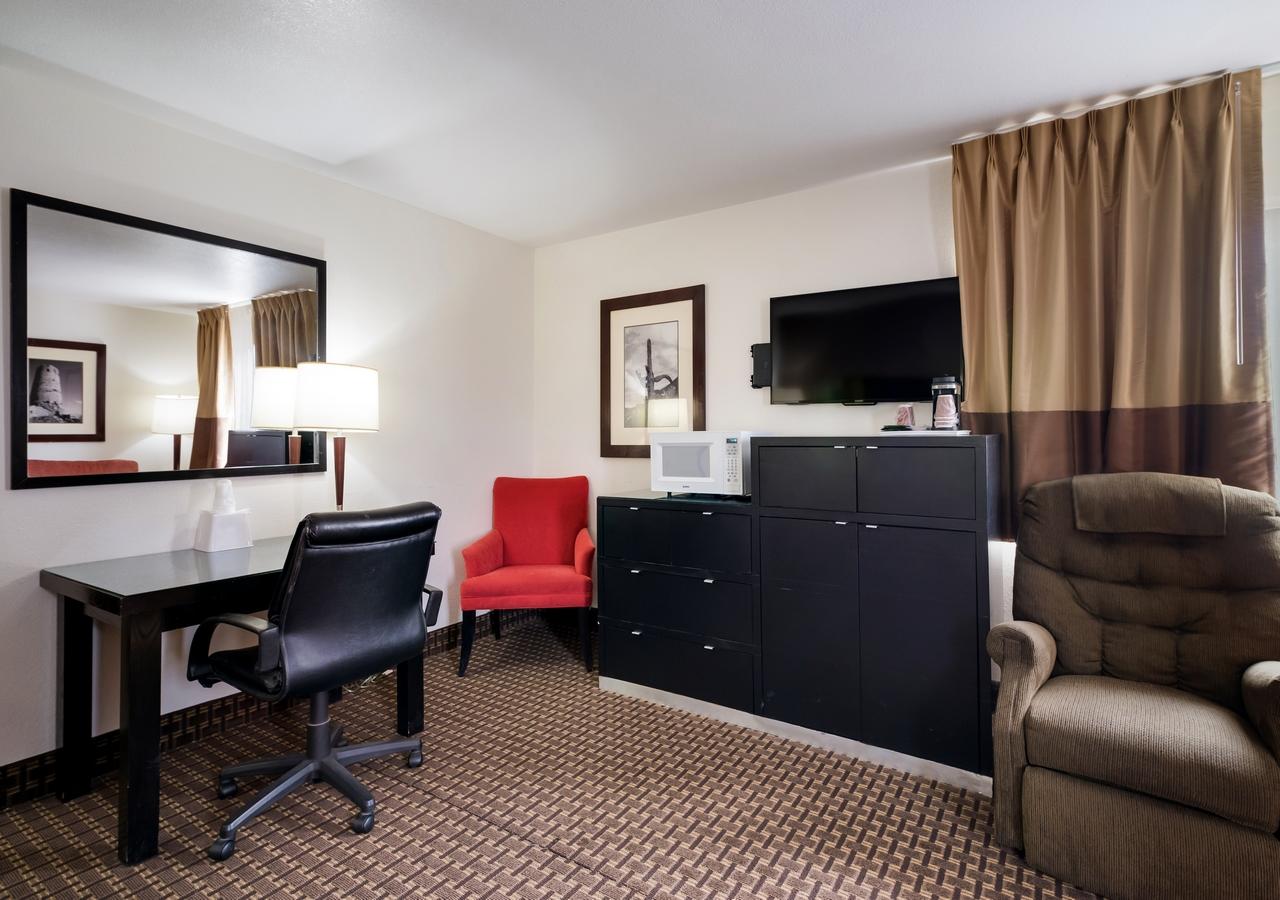 Econo Lodge Inn & Suites - thumb 16