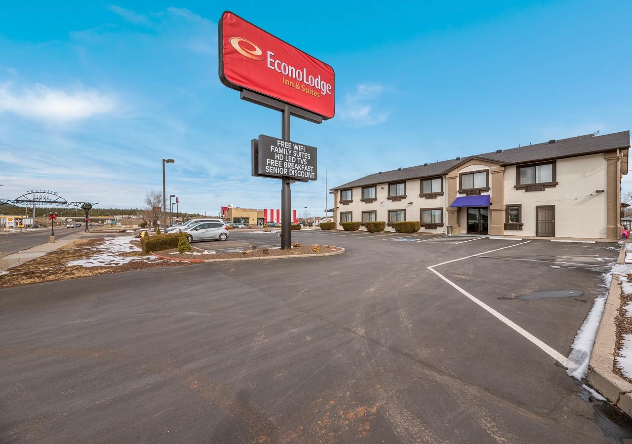 Econo Lodge Inn & Suites - thumb 0