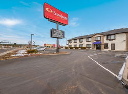 Econo Lodge Inn & Suites