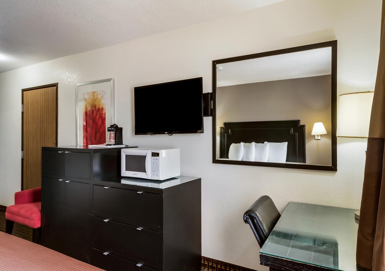 Econo Lodge Inn & Suites - thumb 13