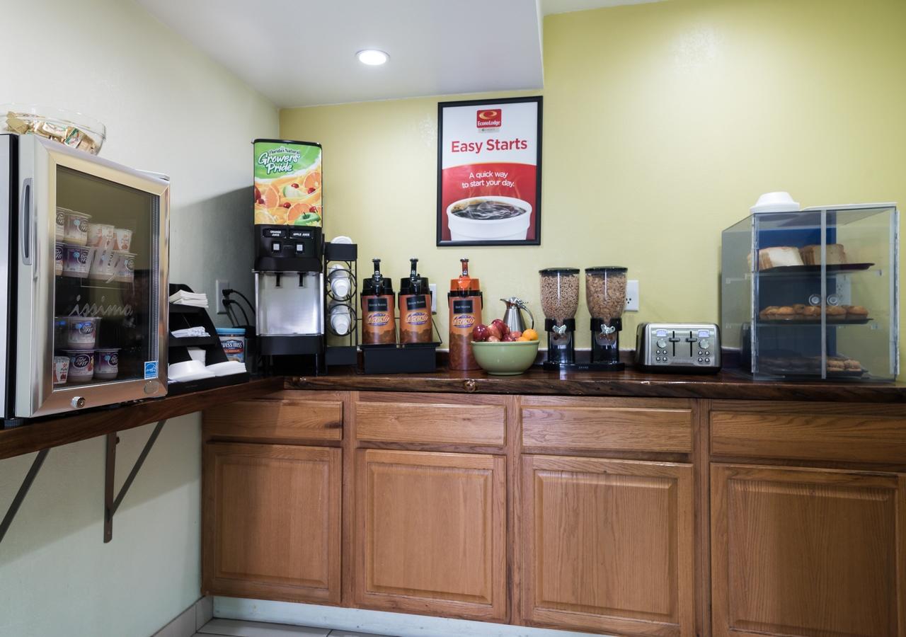 Econo Lodge Inn & Suites - thumb 2
