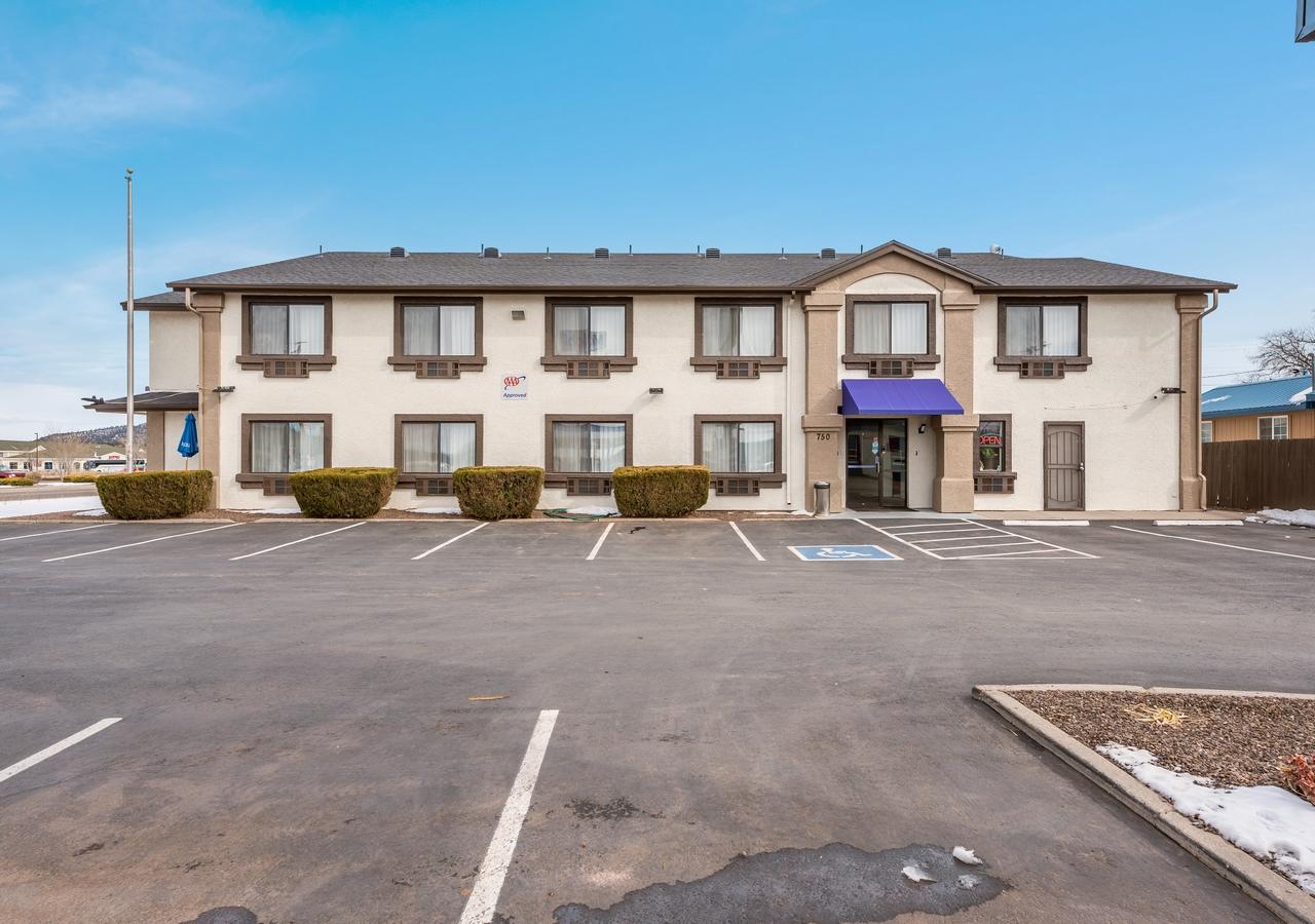 Econo Lodge Inn & Suites - thumb 1