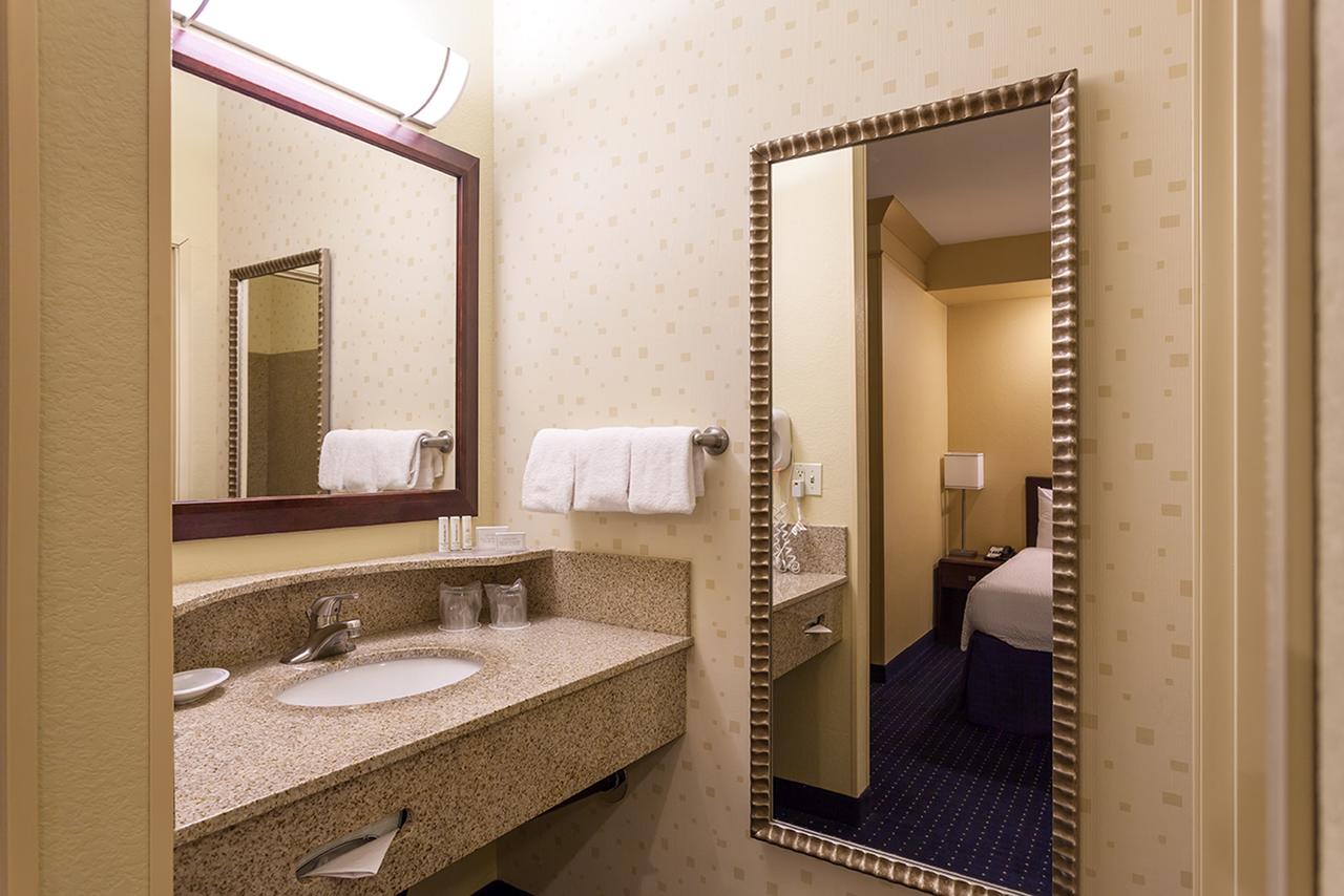 SpringHill Suites Phoenix Glendale Sports - thumb 14