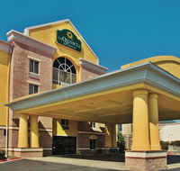 La Quinta by Wyndham Hot Springs - Hotels Santiago