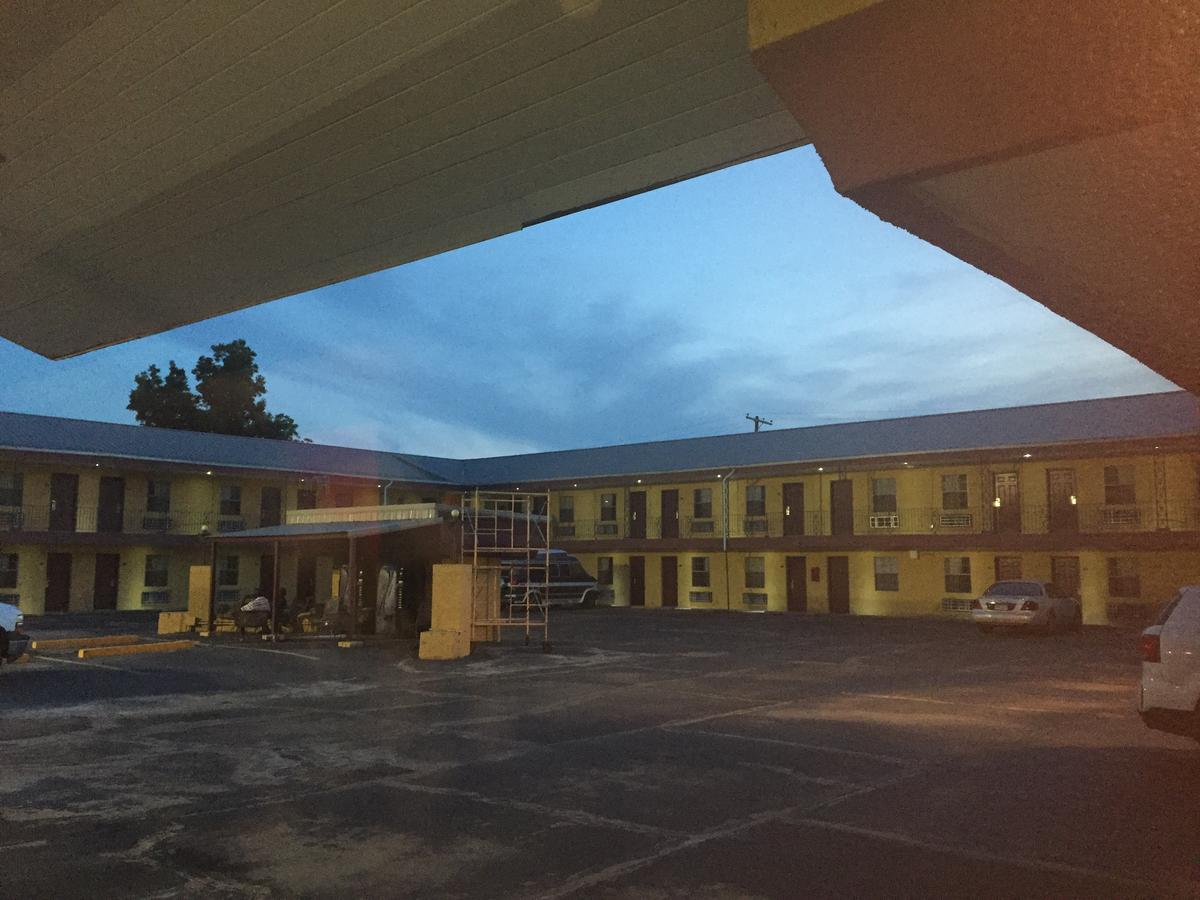 Deluxe Inn - thumb 11