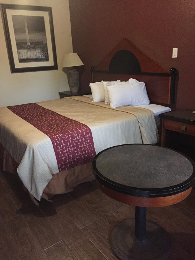 Deluxe Inn - thumb 4