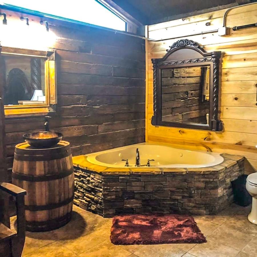 Samantha's Timber Inn - thumb 28