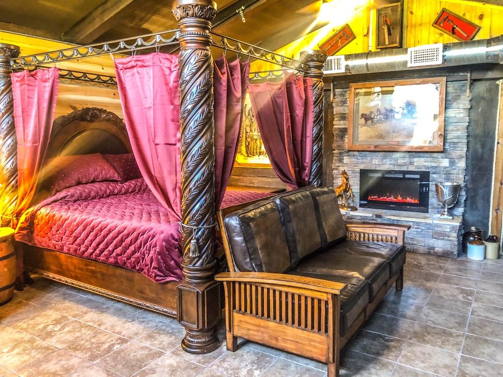 Samantha's Timber Inn - thumb 25