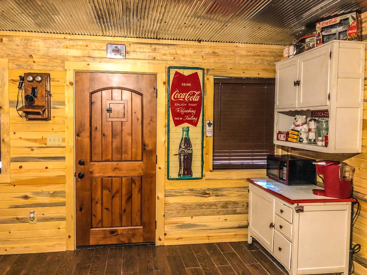 Samantha's Timber Inn - thumb 12