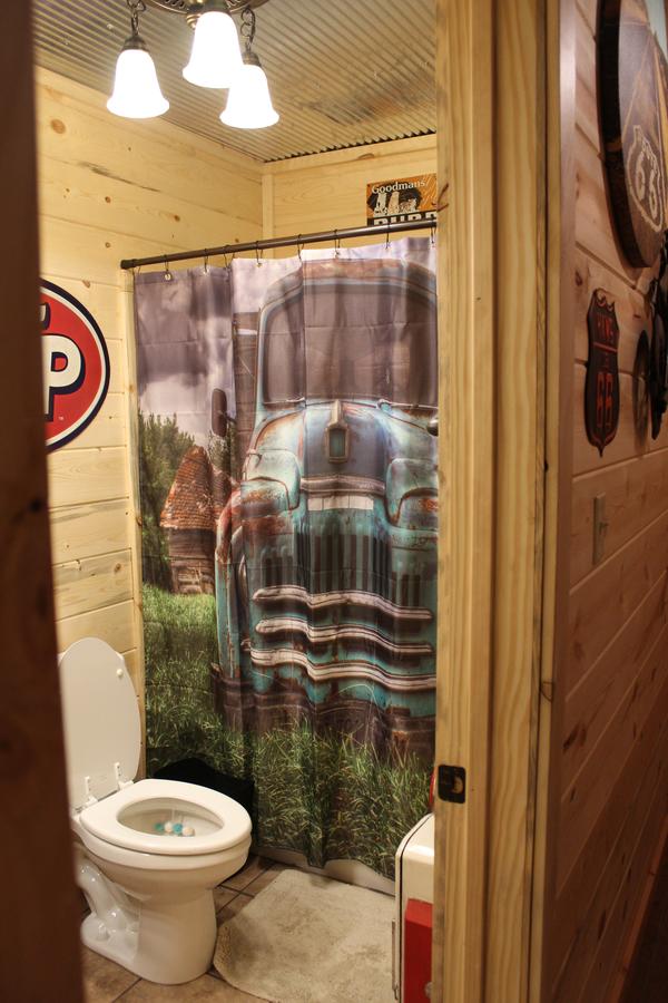 Samantha's Timber Inn - thumb 41