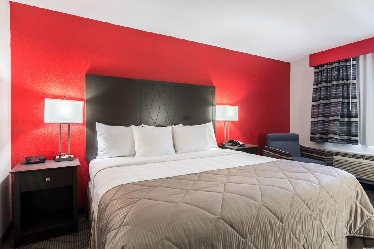 Clarion Inn & Suites Russellville I-40 - thumb 1