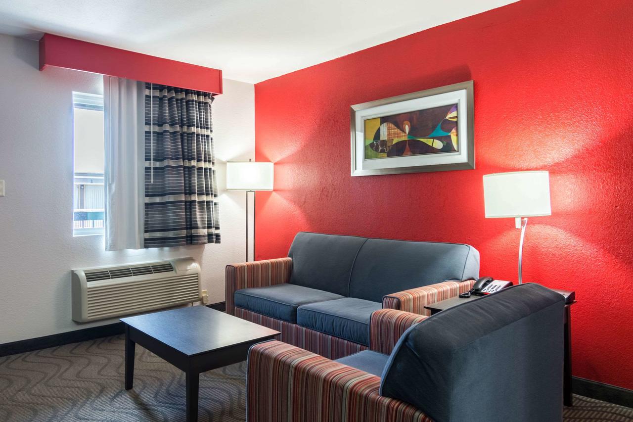 Clarion Inn & Suites Russellville I-40 - thumb 2