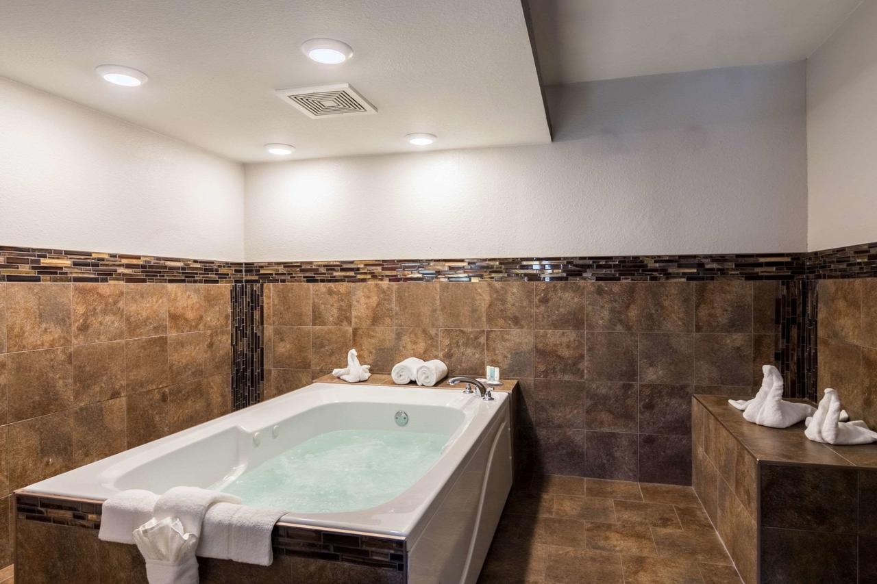 Clarion Inn & Suites Russellville I-40 - thumb 28