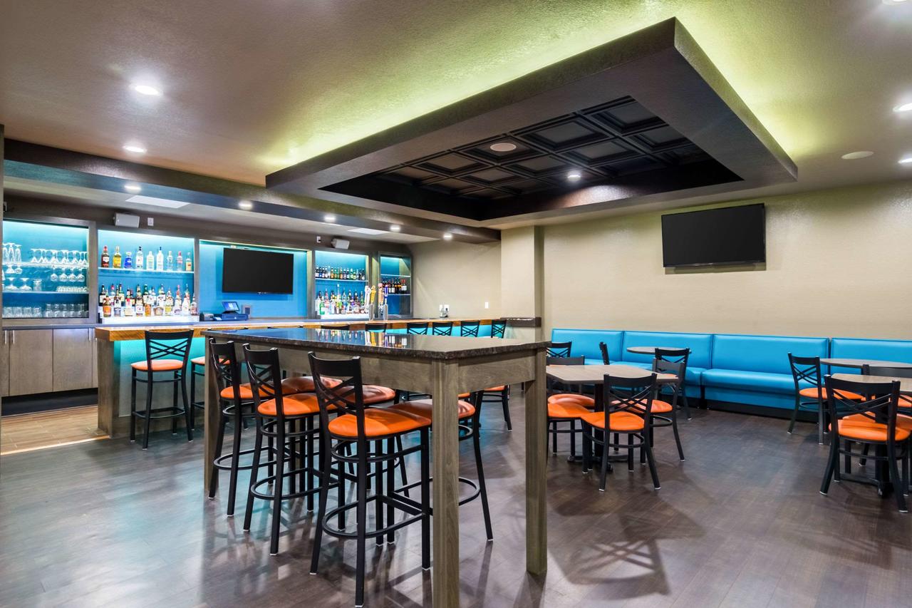 Clarion Inn & Suites Russellville I-40 - thumb 11