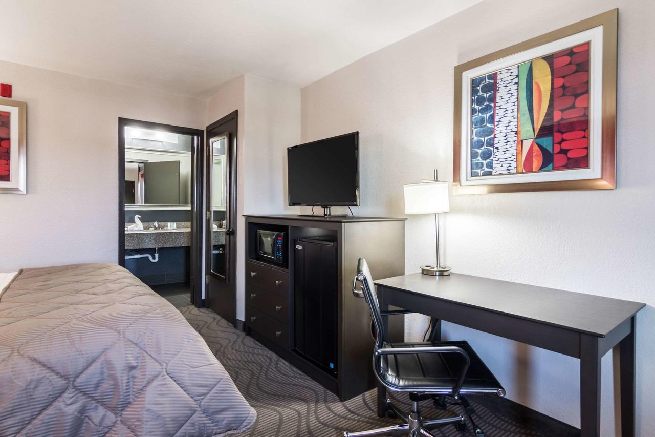 Clarion Inn & Suites Russellville I-40 - thumb 24