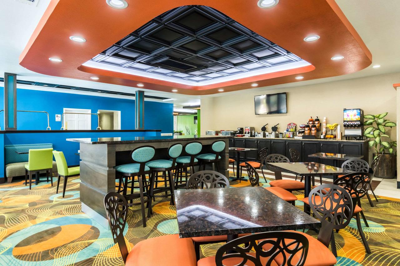 Clarion Inn & Suites Russellville I-40 - thumb 18