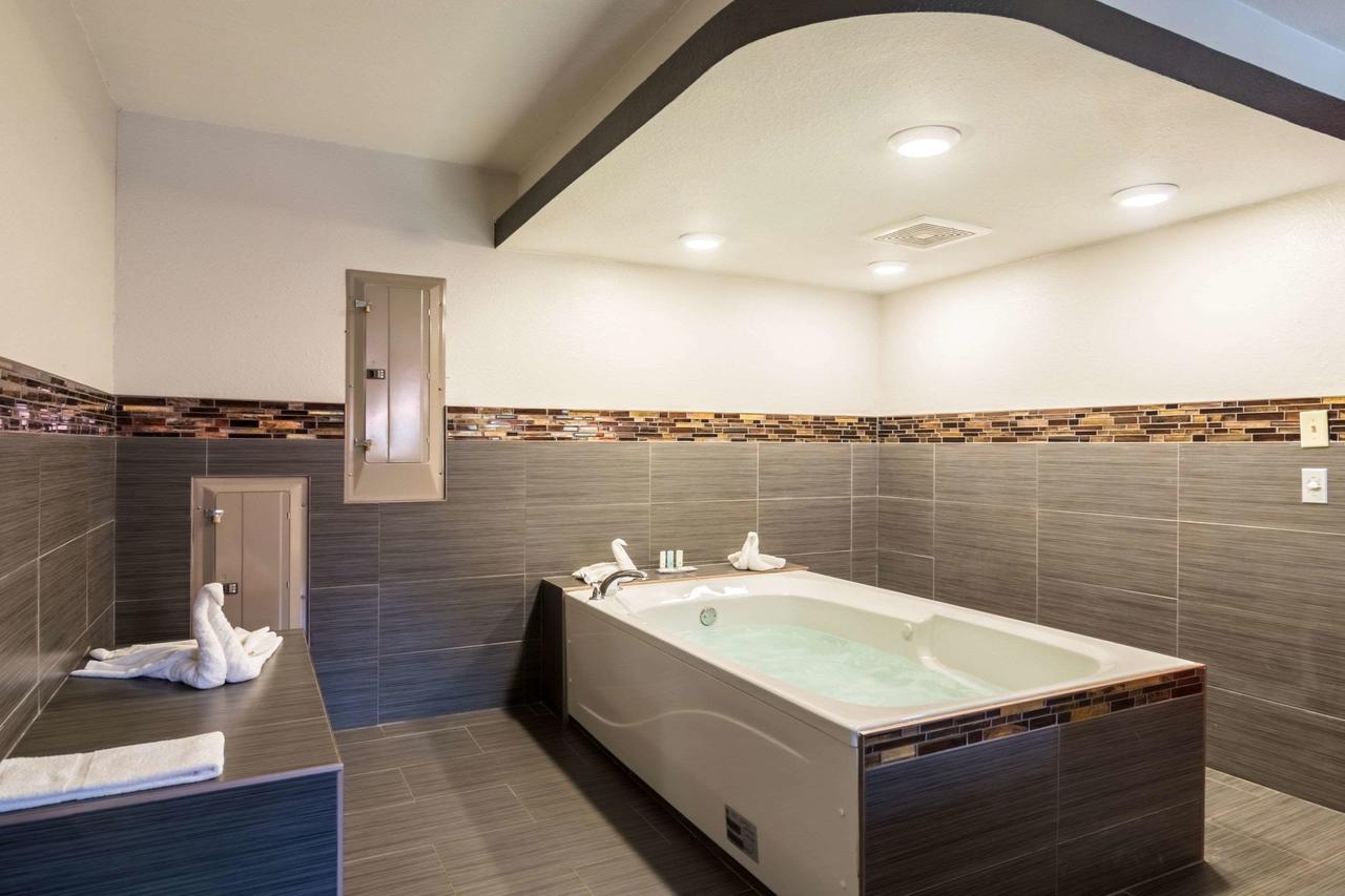 Clarion Inn & Suites Russellville I-40 - thumb 16